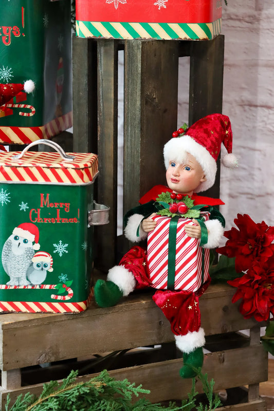 CHRISTMAS ELF WITH GIFT 21CM