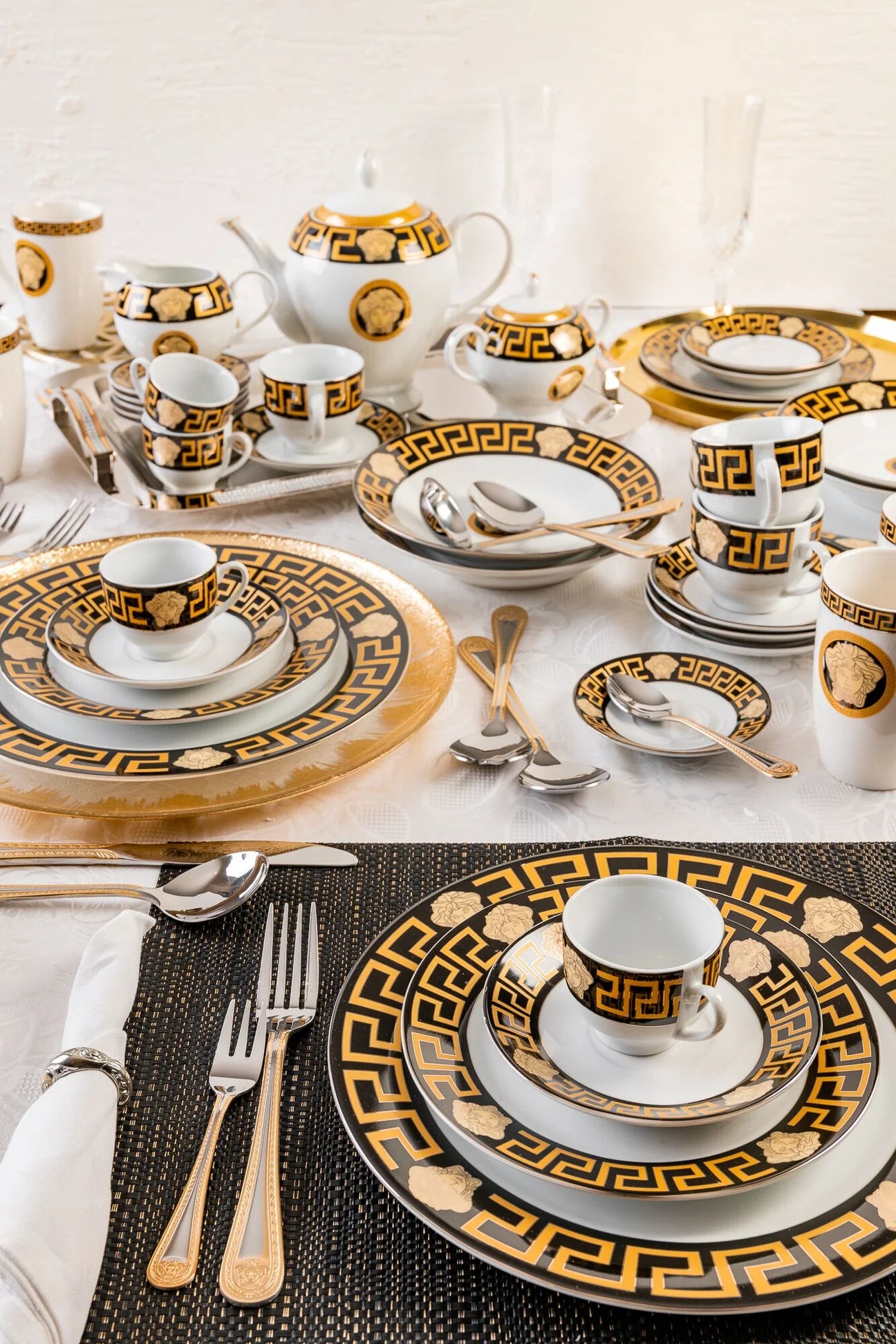 La Medusa Style Luxe Designer Inspired Black And Gold 20 Piece Dinner Set